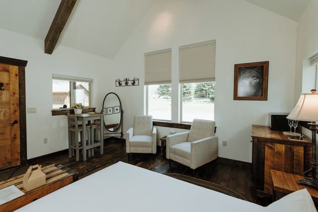 Rendezvous Cabin (1 King, No Pets)