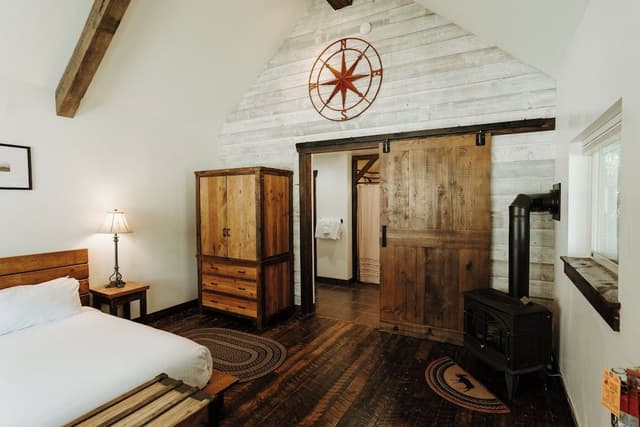 Rendezvous Cabin (1 King, No Pets)