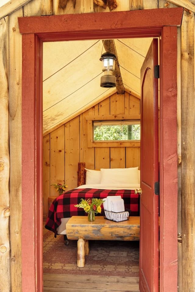 Glamping Cabin (No Electricity, No Water, No Pets )
