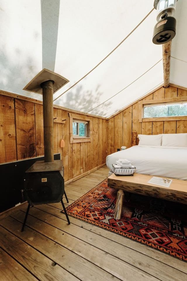 Glamping Cabin (No Electricity, No Water, No Pets )