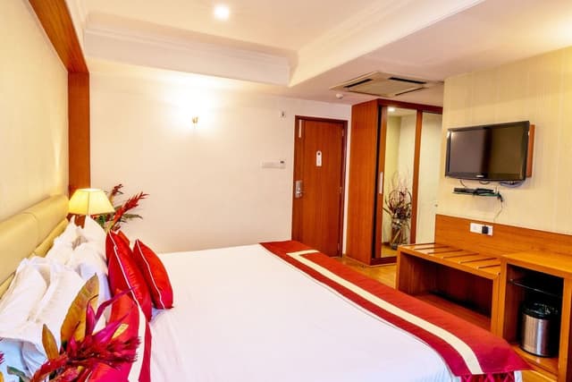 Deluxe Suite, 1 King Bed, Accessible