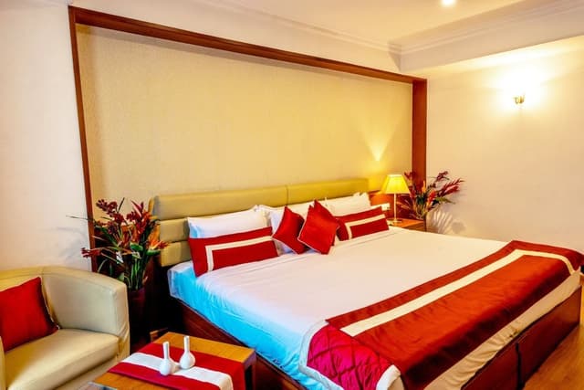 Deluxe Suite, 1 King Bed, Accessible