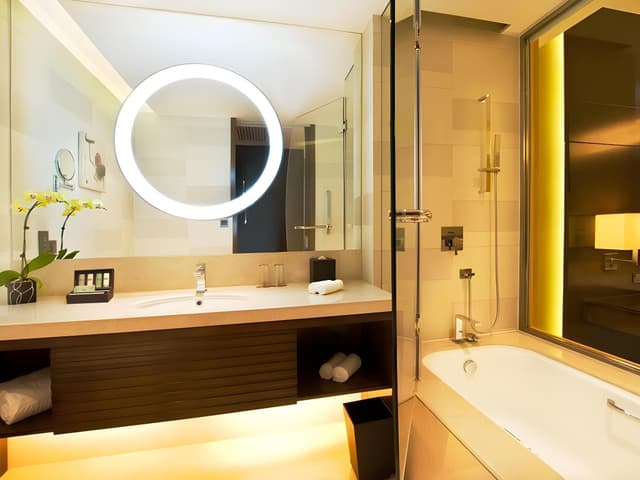 Premier Suite, Executive lounge access, 1 King, City view