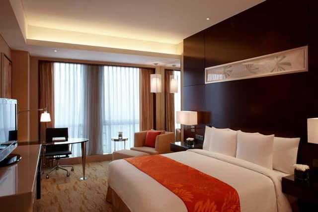 Executive Room, Executive lounge access, Guest room, 1 King, City view