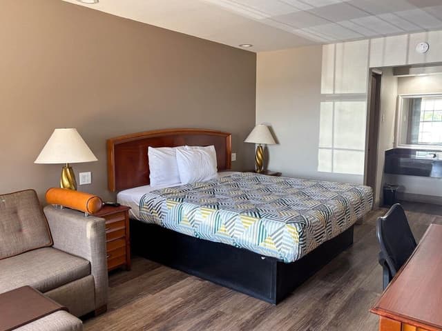 Standard Single Room, 1 King Bed, Non Smoking