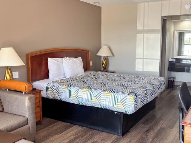 Standard Single Room, 1 King Bed, Non Smoking