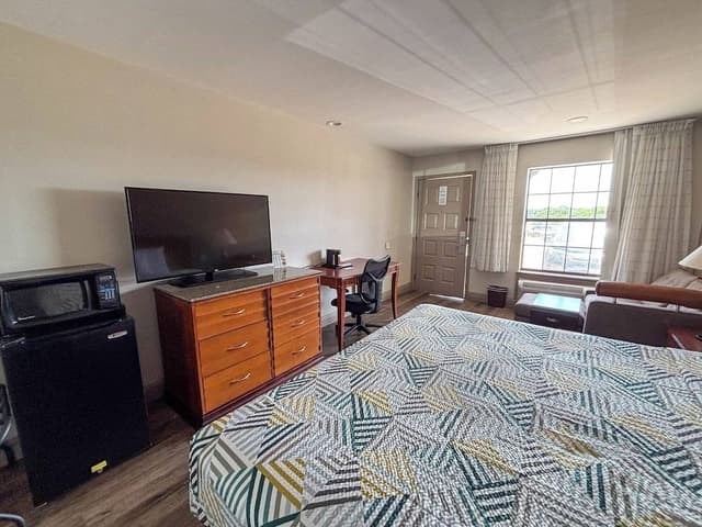 Standard Room, 1 King Bed, Non Smoking, Refrigerator & Microwave