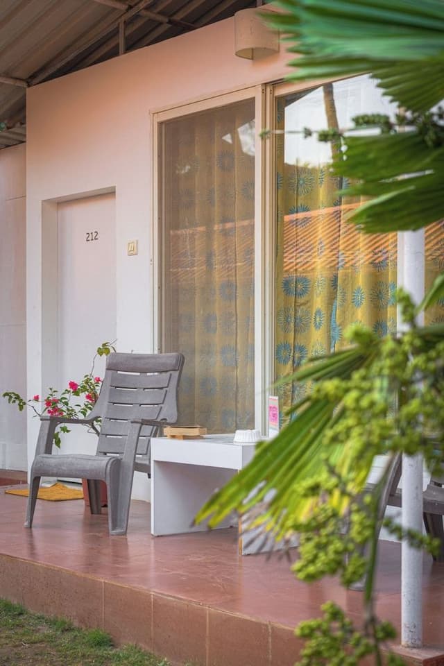 DELUXE AC GARDEN VIEW COTTAGE