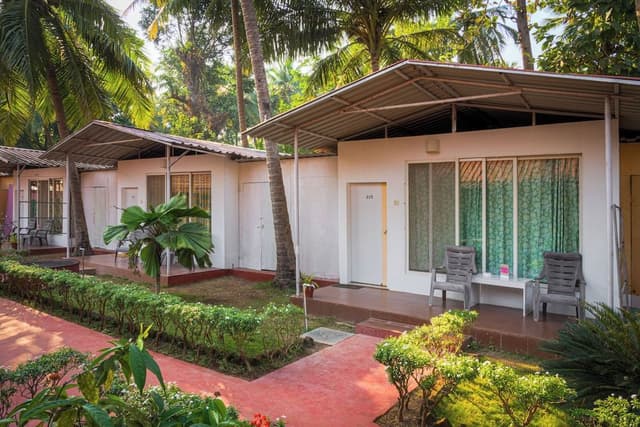 DELUXE AC GARDEN VIEW COTTAGE