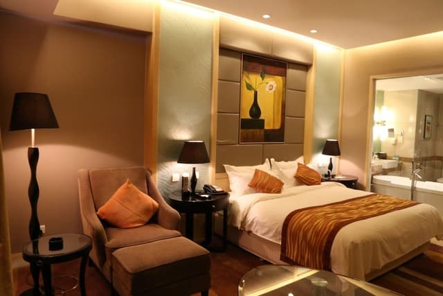 Business King Room