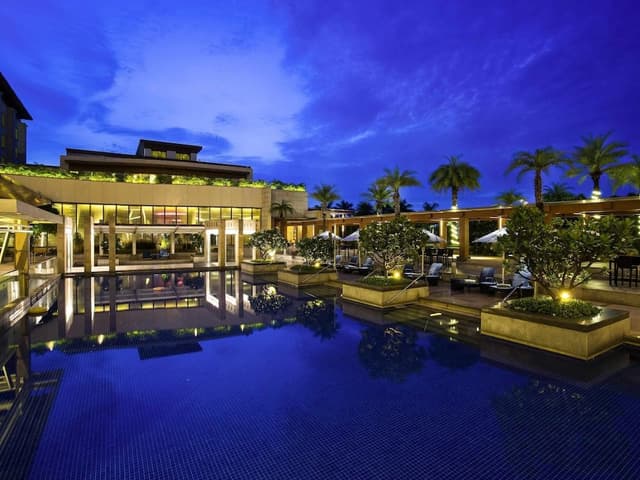Premier King Bed with Pool View and Lounge Access - Happy Hours 6:30 PM to 8:30 PM
