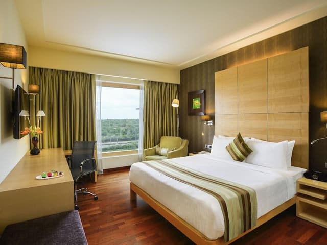Premier King Bed with Lounge Access - Happy Hours 6:30 PM to 8:30 PM