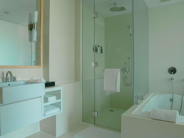 Junior Suite with Lounge Access - Happy Hours 6:30 PM to 8:30 PM