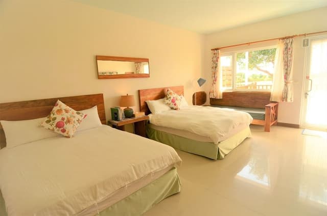 Comfort Room, Bathtub, Courtyard Area