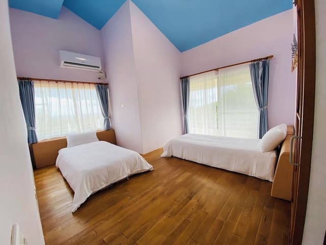 Luxury Family Room, 2 Bedrooms, Living room , Ocean View (1 double bed and 2 Japanese futons)
