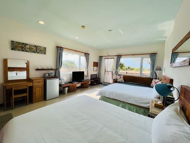 Comfort Room, Bathtub, Courtyard Area