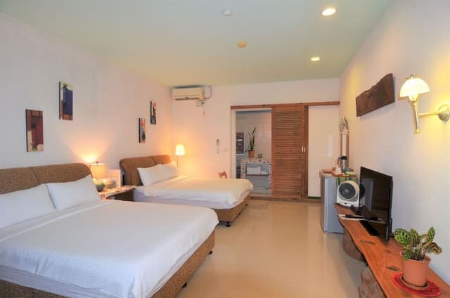 Comfort Room, Bathtub, Courtyard Area