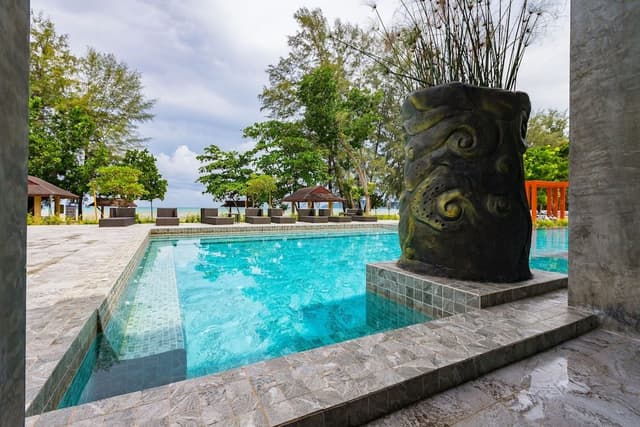 Deluxe Seaview Pool Access