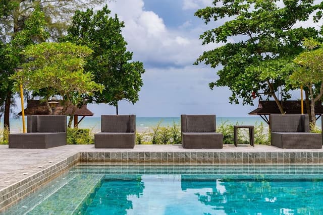 Deluxe Seaview Pool Access