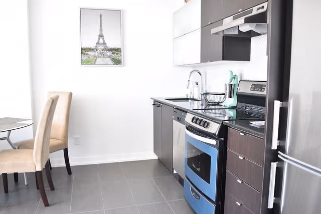 Luxury Condo, 1 Queen Bed, Balcony, City View