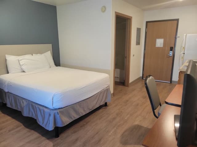 Standard Room, 1 Queen Bed, Non Smoking
