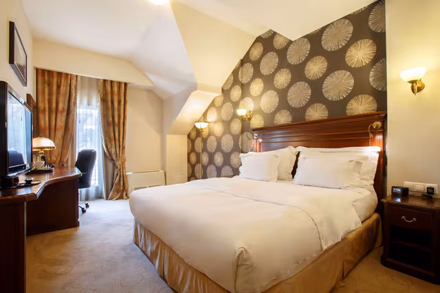 KING GUEST ROOM WITH CITADEL VIEW