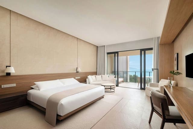 Room, 1 King Bed (Balcony)