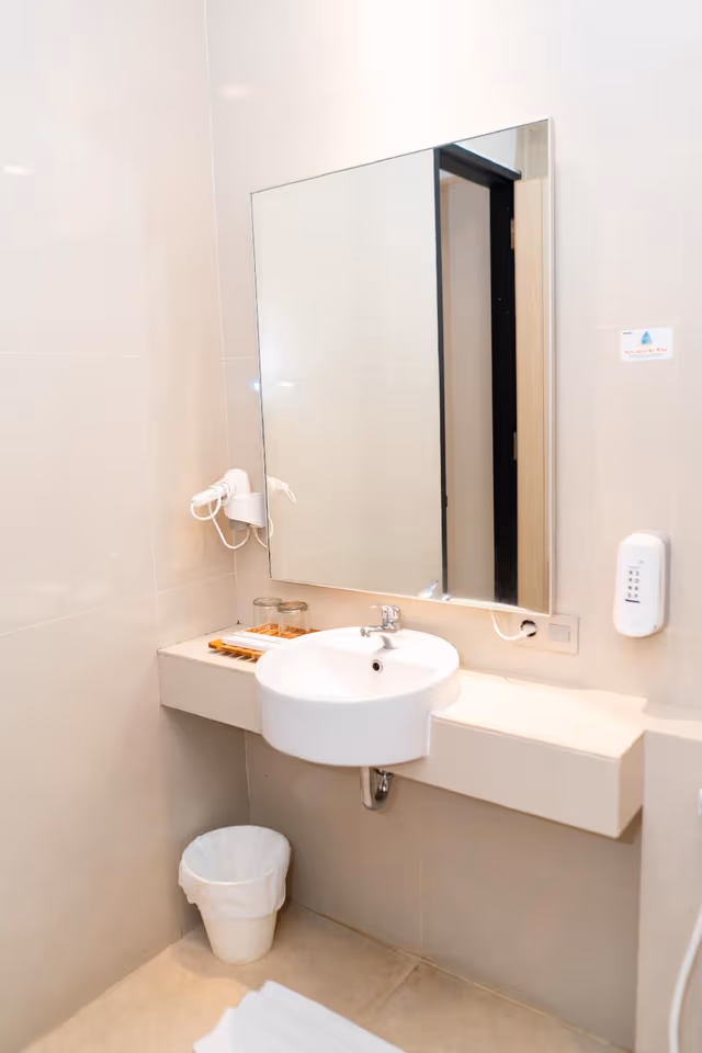 Deluxe with Bathtub