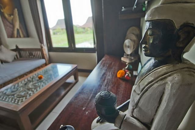 Deluxe King Suite with Rice Field View