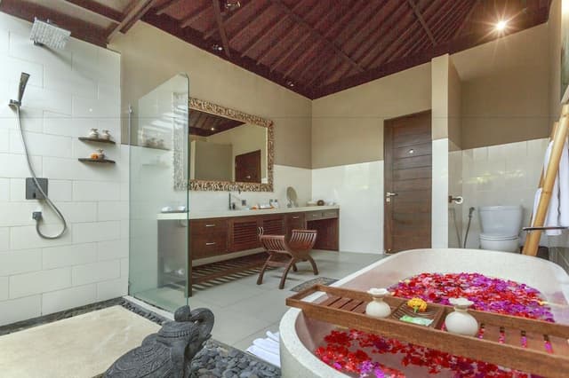 Deluxe King Suite with Rice Field View