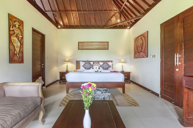 Deluxe King Suite with Rice Field View