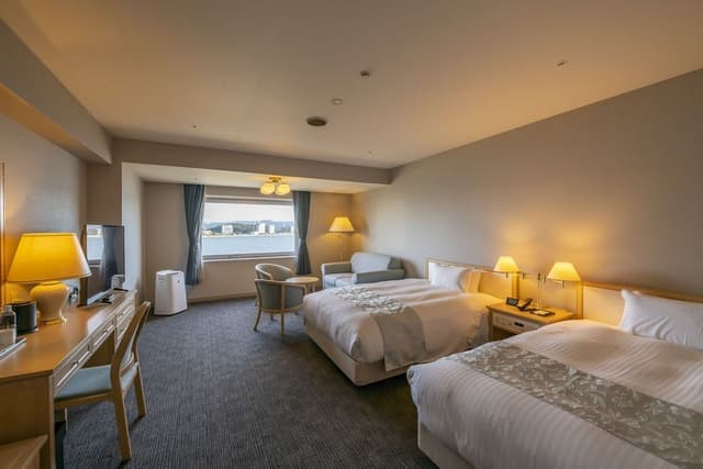 Superior Twin Room with Living Room, Lake View, Non Smoking (Renewal West Building)