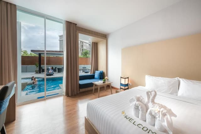 Deluxe Pool Access