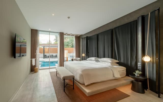 Deluxe Pool Access