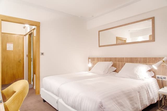 Prestige Room, mountain view