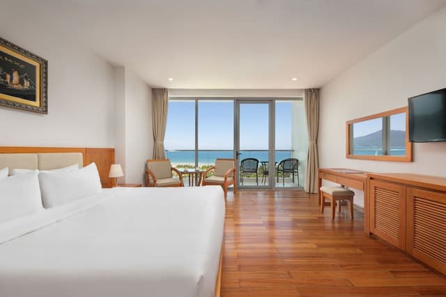 Suite, Seafront