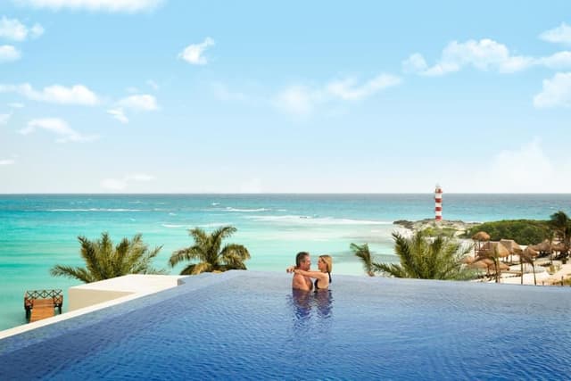 Turquoize Sky Ocean Front Master Double