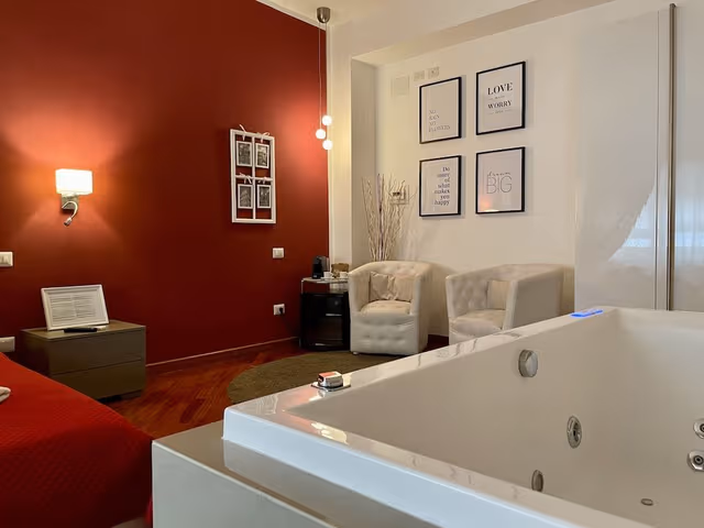 Luxury Suite, Jetted Tub