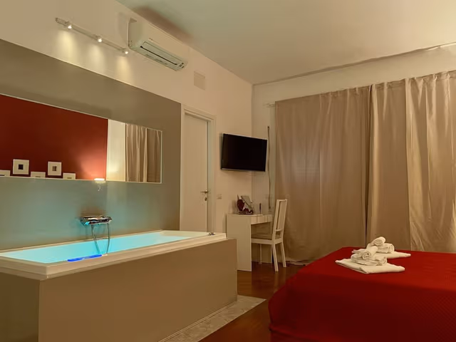 Luxury Suite, Jetted Tub