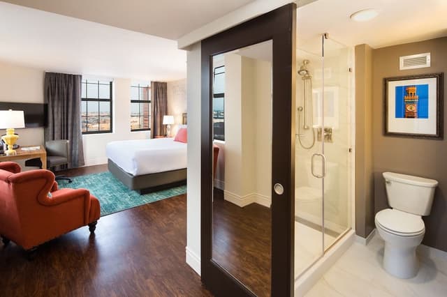 Room, 1 King Bed, Corner