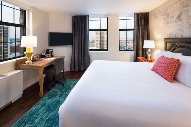 Room, 1 King Bed, Corner