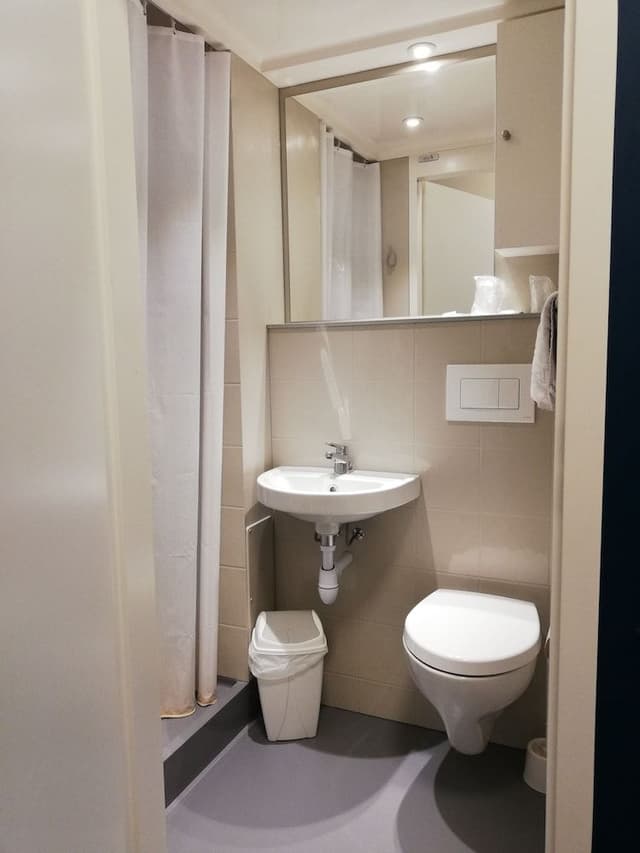 Standard Triple Room, Private Bathroom