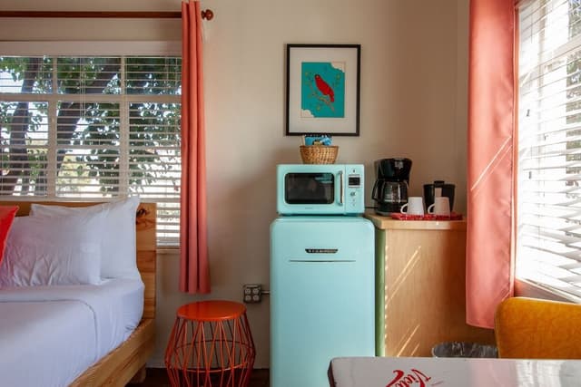 Deluxe Single Room, 1 Queen Bed, Courtyard View, Courtyard Area