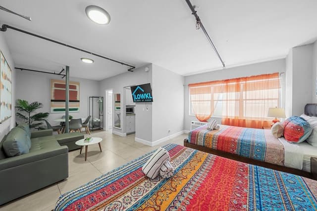 Premium Two Queen Studio w Kitchen & Sofa Bed