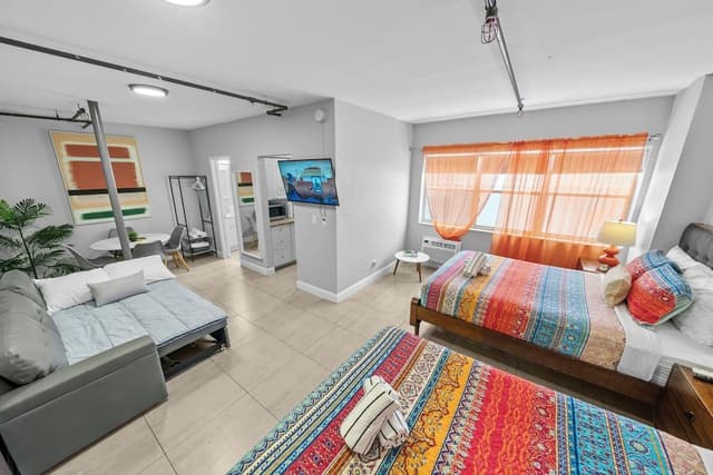 Premium Two Queen Studio w Kitchen & Sofa Bed