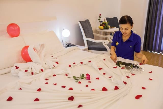 Honey Moon Room