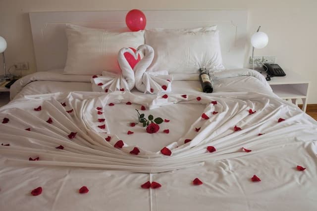 Honey Moon Room