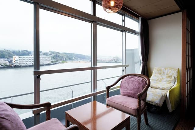 [River View]Universal Japanese Style Twin Room (38sqm/ 2 Single Beds)