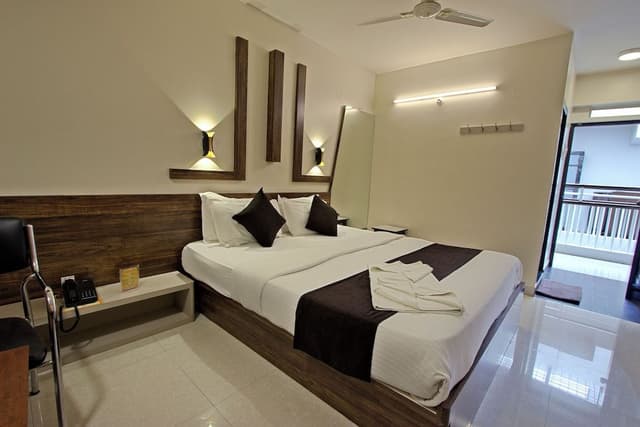 DELUXE DOUBLE BED NON AC