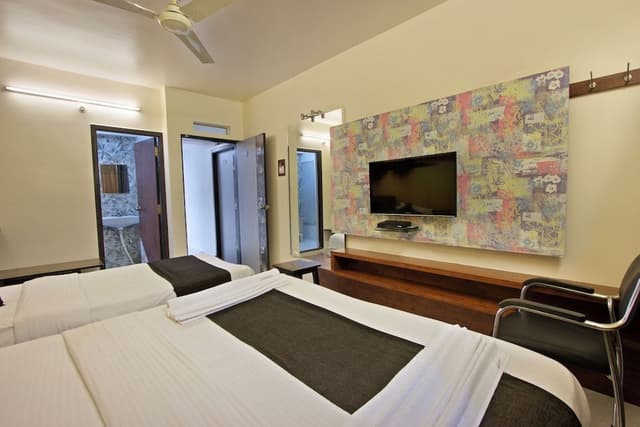 DELUXE TRIPLE BED NON AC
